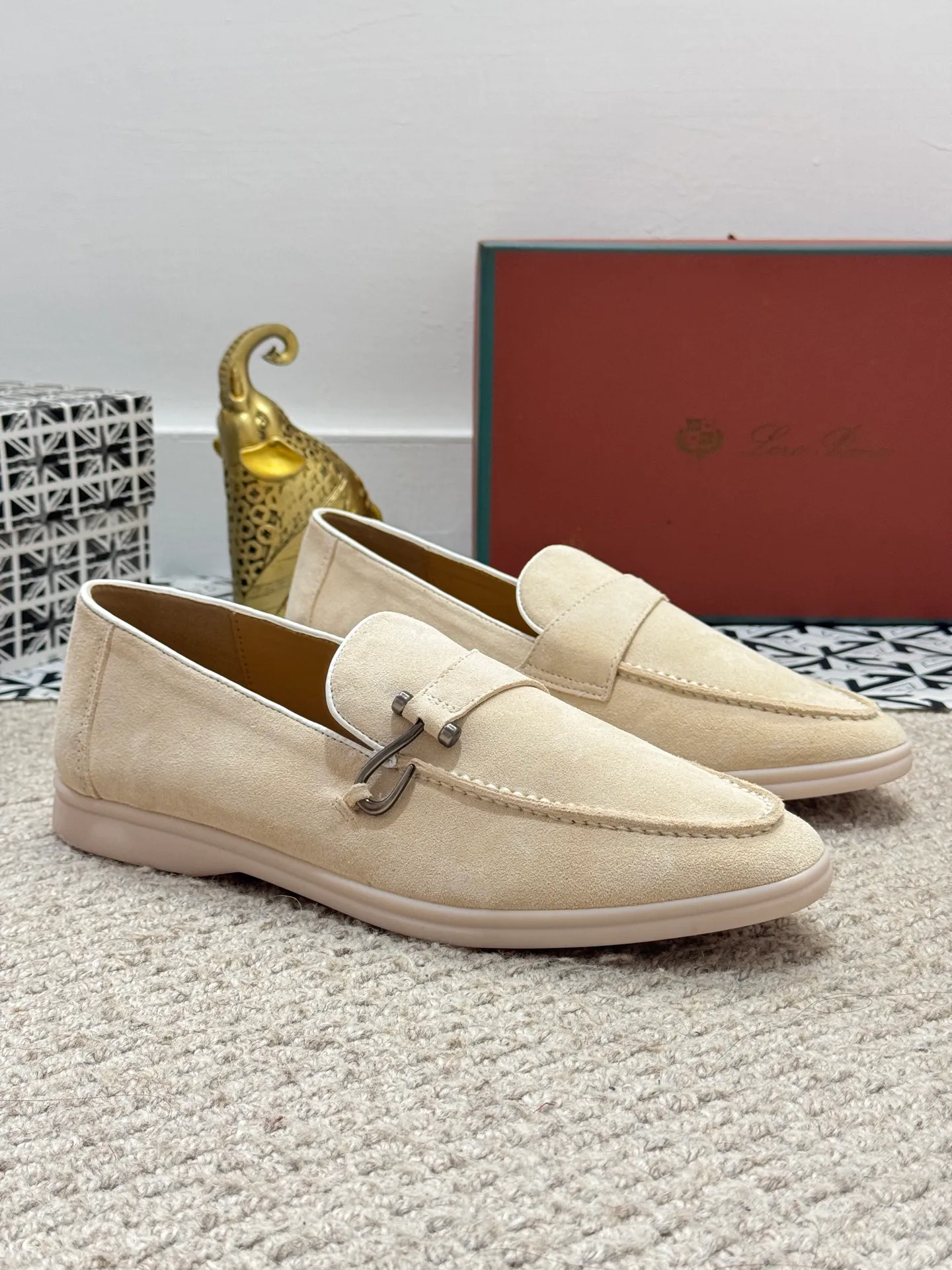 Men's men's shoes 💰380 [New model] 🍓🍓Loro Piana - LP couple model. The new moccasins are made of water-repellent treated suede uppers with rubber soles, a classic. The complex craftsmanship and meticulous structure make the shoes light and soft, allowing you to walk comfortably and freely. Perfect for wearing at the beach or out in the water during the summer. Size: 35-44 (45 customized MH)